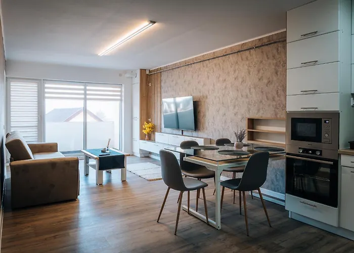 Apartament Spatios Cu Magazin Si Bus